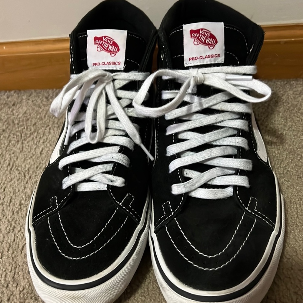 Black high top vans- Sk8-Hi shoe